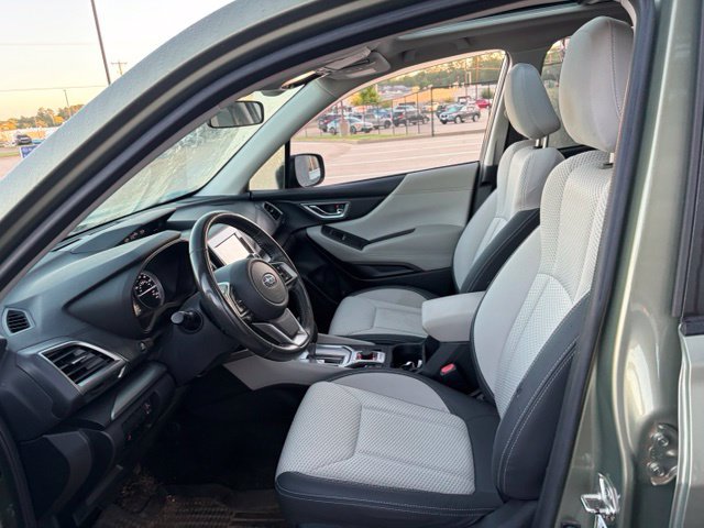 Used 2019 Subaru Forester Premium AWD/4WD image 6