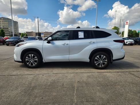 Certified 2026 Toyota Highlander XLE AWD/4WD image 4