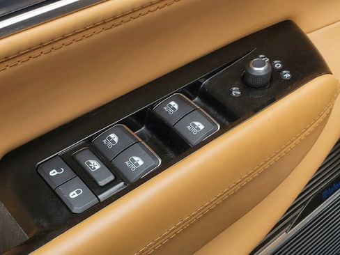 Used 2022 Jeep Grand Wagoneer Series III w/ Rear Seat Video Group 1 AWD/4WD image 10