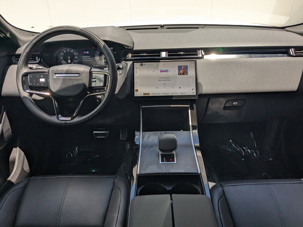 New 2025 Land Rover Range Rover Velar Dynamic SE AWD/4WD image 13