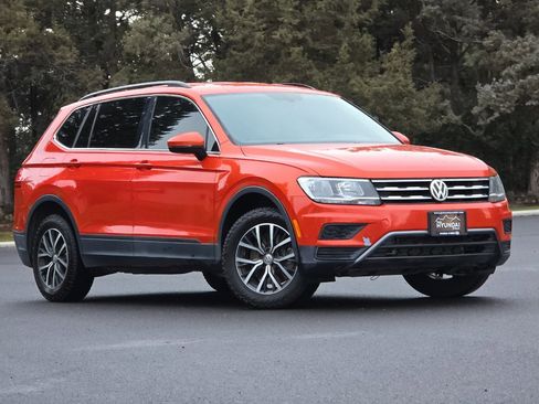 Used 2019 Volkswagen Tiguan S image 2