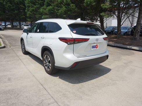 Used 2022 Toyota Highlander XLE FWD image 23