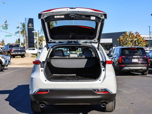 Used 2024 Toyota Venza Limited image 27