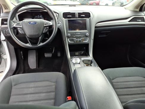 Used 2020 Ford Fusion SE FWD image 15