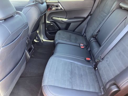 Used 2025 Mitsubishi Outlander SE FWD image 21