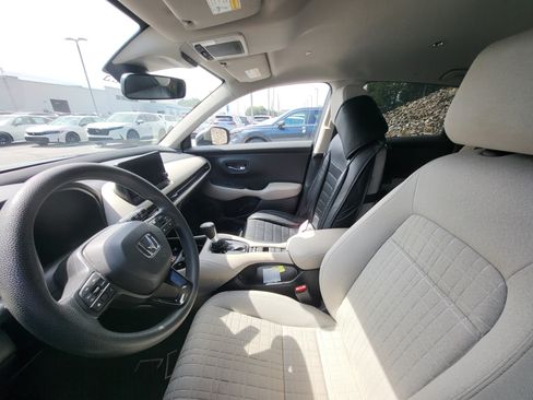 Used 2024 Honda HR-V LX image 10