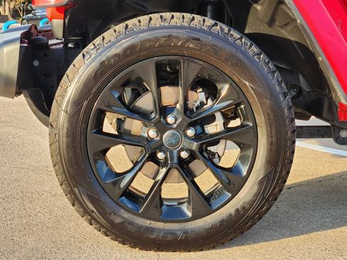 Used 2024 Jeep Wrangler Unlimited Sahara AWD/4WD image 20