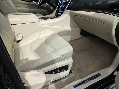 Used 2020 Cadillac Escalade ESV Luxury image 21