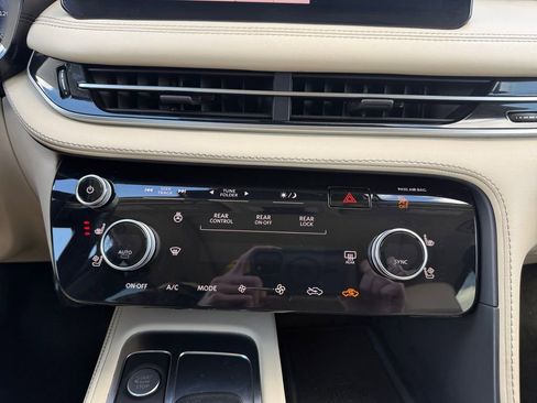 Certified 2024 INFINITI QX60 Luxe image 5