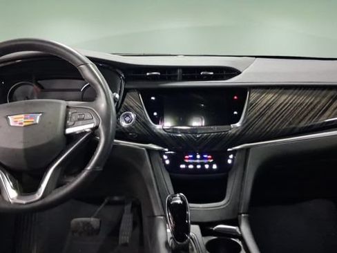 Used 2024 Cadillac XT6 Premium Luxury FWD image 9