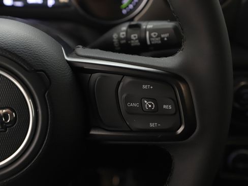 Used 2023 Jeep Wrangler Unlimited w/ Sun & Screen Package image 26