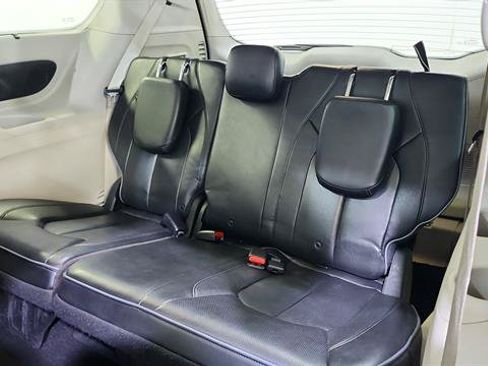 Used 2019 Chrysler Pacifica Limited FWD image 24