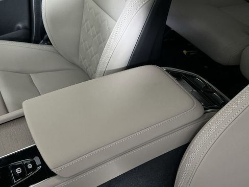 Used 2026 Volvo XC90 B5 Core image 23