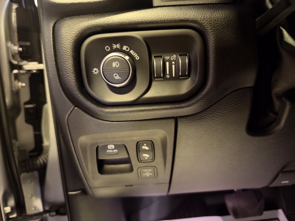 Used 2021 RAM 1500 Laramie AWD/4WD image 10