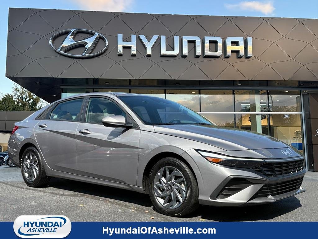 Certified 2024 Hyundai Elantra SEL FWD image 1