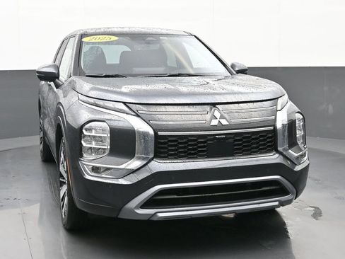 Used 2025 Mitsubishi Outlander SE image 8