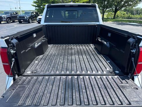 Used 2026 Toyota Tacoma SR5 AWD/4WD image 8