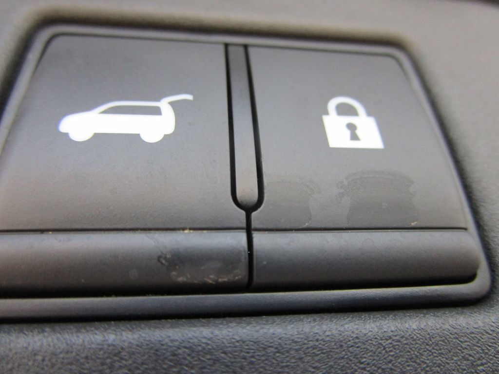 Used 2025 Nissan Rogue SL w/ Tech Package FWD image 17