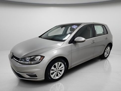 Used 2018 Volkswagen Golf SE FWD image 3