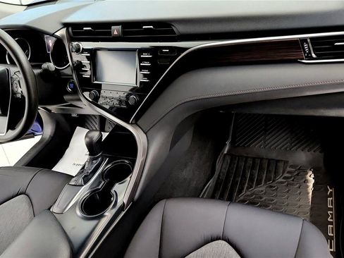 Certified 2018 Toyota Camry LE w/ Convenience Package image 13