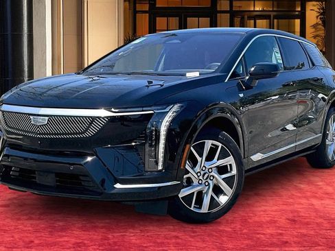 Used 2025 Cadillac Optiq Luxury 1 AWD/4WD image 1