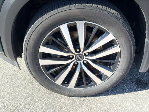 Used 2024 Nissan Pathfinder Platinum w/ Cargo Package image 9