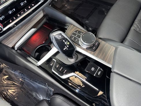 Used 2023 BMW 540i w/ Premium Package image 26