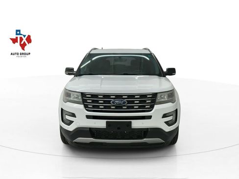 Used 2016 Ford Explorer XLT w/ Equipment Group 202A image 4