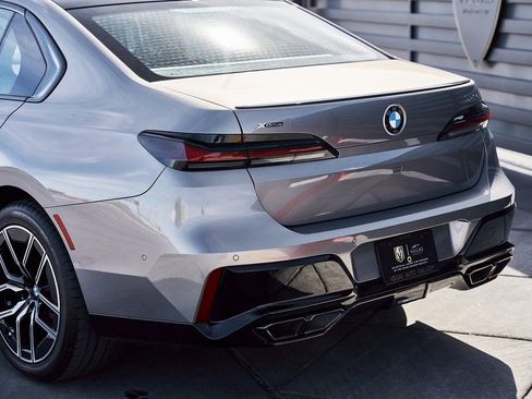 Used 2024 BMW 760i xDrive image 8