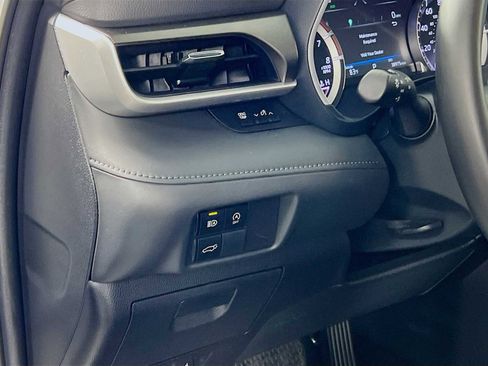 Used 2023 Toyota Highlander XLE image 10