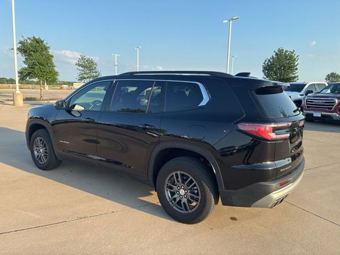 Used 2025 GMC Acadia Elevation image 2