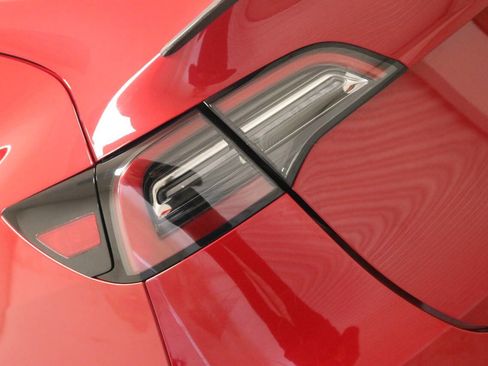 Used 2023 Tesla Model Y Performance image 95