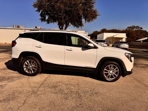 Used 2023 GMC Terrain SLT AWD/4WD image 11