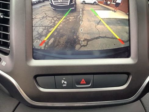 Used 2022 Jeep Cherokee Trailhawk w/ Sun & Sound Group image 18