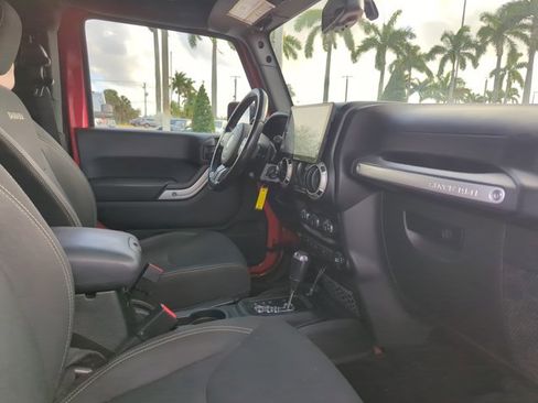 Used 2017 Jeep Wrangler Sahara image 15