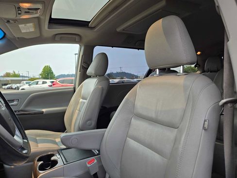 Used 2016 Toyota Sienna XLE Premium AWD/4WD image 21
