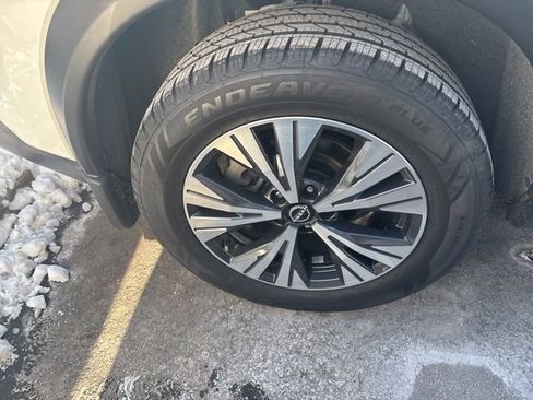 Used 2023 Nissan Rogue SV image 10