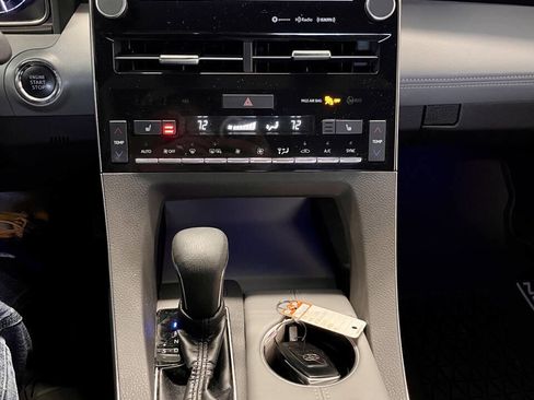 Used 2019 Toyota Avalon XLE image 12