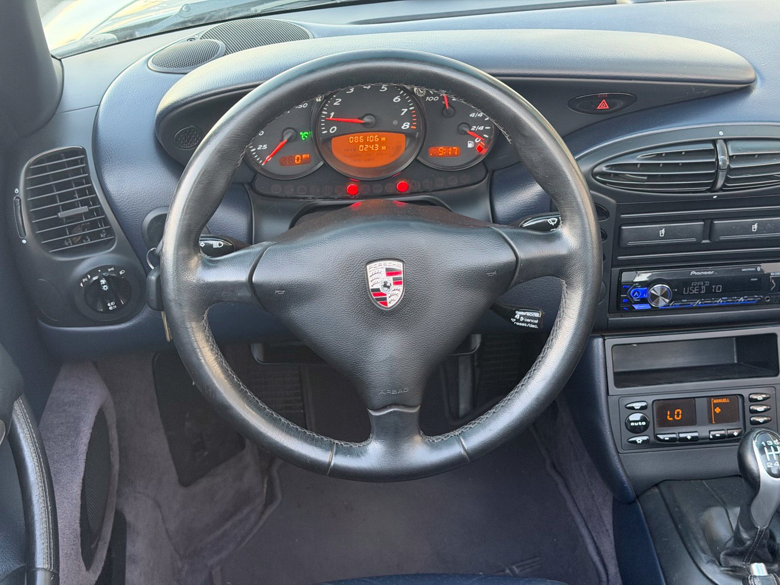 Used 2001 Porsche Boxster RWD image 10