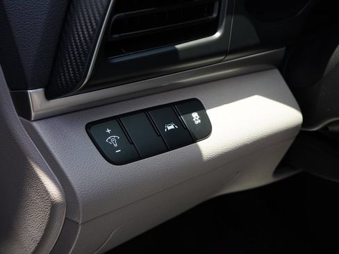 Used 2020 Hyundai Elantra SE FWD image 5