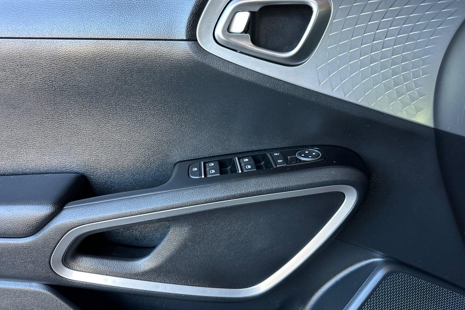Used 2024 Kia Soul LX w/ Option Group 015 FWD image 11
