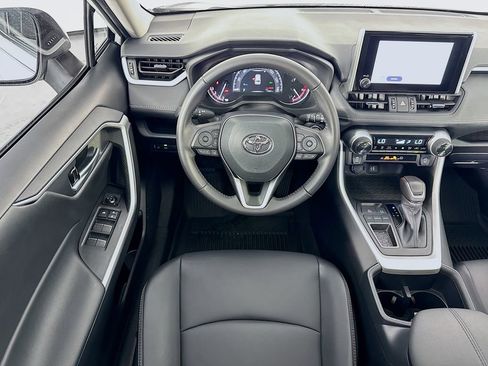 Used 2025 Toyota RAV4 XLE Premium image 28