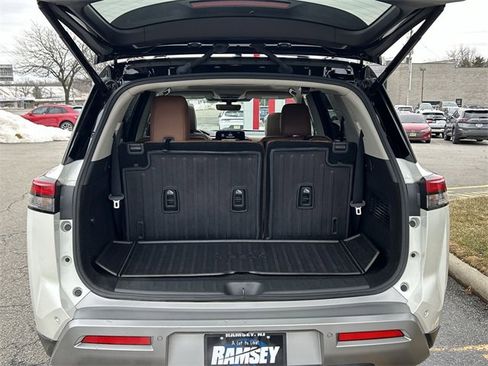 Used 2023 Nissan Pathfinder Platinum image 28