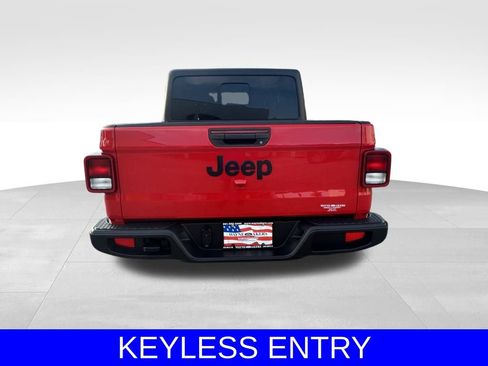 Used 2023 Jeep Gladiator Sport image 5