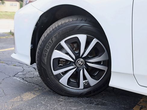 Used 2017 Toyota Prius Prime Premium FWD image 15