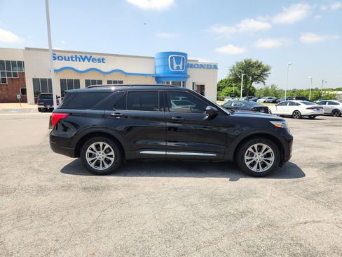 Used 2023 Ford Explorer XLT w/ Equipment Group 202A RWD image 7