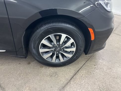 Used 2022 Chrysler Pacifica Limited image 15