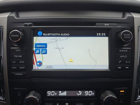 Used 2017 Nissan Titan SV image 19