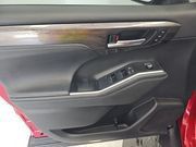 Used 2025 Toyota Highlander Limited FWD image 9