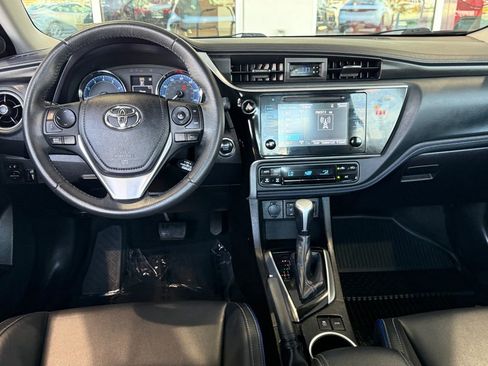 Certified 2018 Toyota Corolla XSE image 33